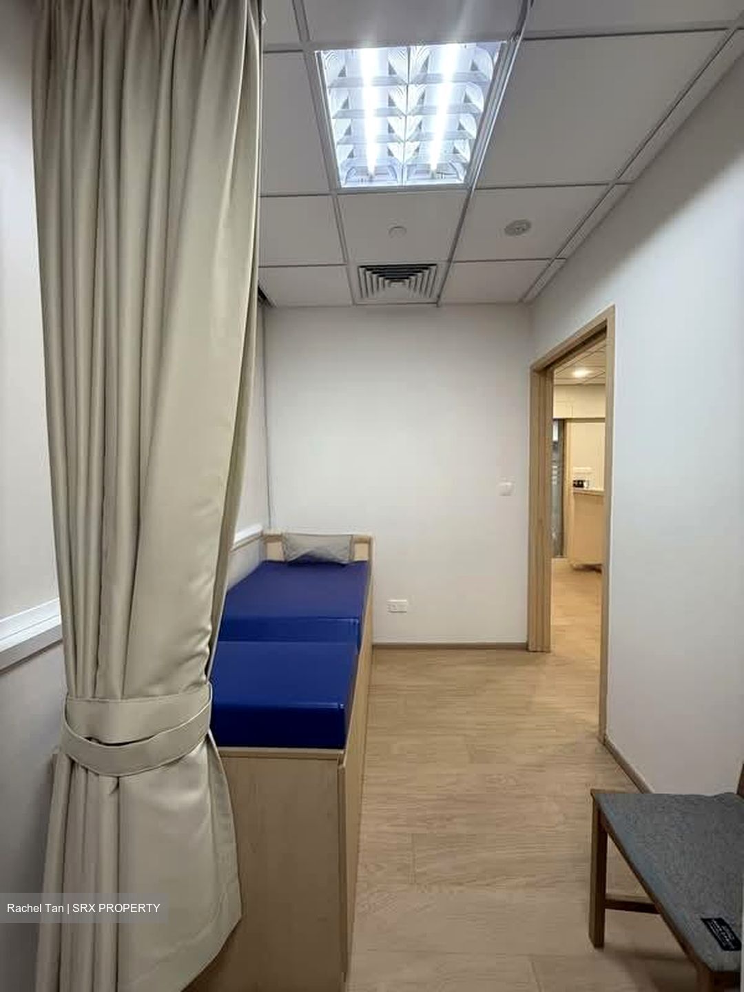 Gleneagles Hospital (D10), Retail #577743531
